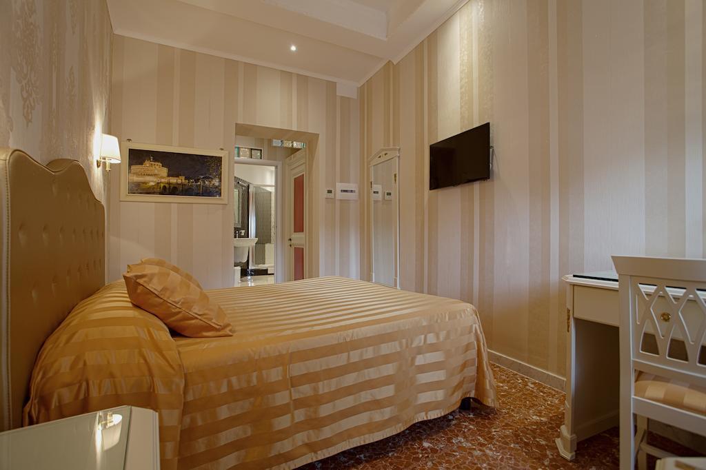 ホテル ナヴォーナ クイーン ルーフトップ ローマ 部屋 写真